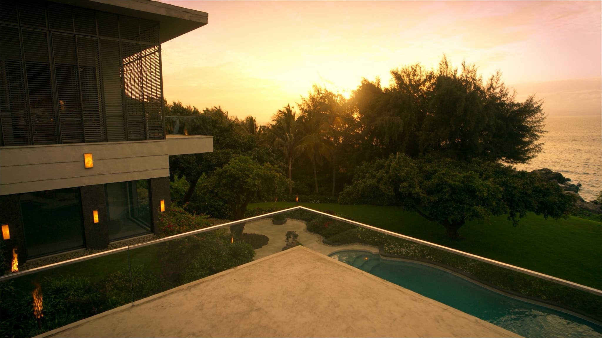 Oceanfront home on Maui, Hawaiʻi overlooking turquoise water at sunset